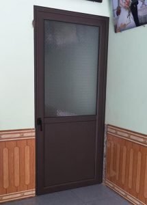 Mẫu cửa nh&ocirc;m k&iacute;nh việt ph&aacute;p m&agrave;u ghi đen đẹp