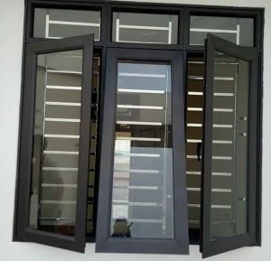 Mẫu cửa nh&ocirc;m k&iacute;nh việt ph&aacute;p m&agrave;u ghi đen đẹp