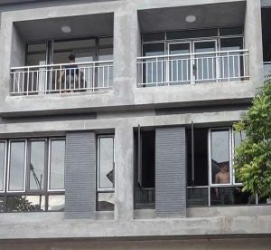 C&ocirc;ng tr&igrave;nh cửa nh&ocirc;m k&iacute;n việt ph&aacute;p đẹp