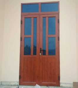 Mẫu cửa nh&ocirc;m k&iacute;nh việt ph&aacute;p v&acirc;n gỗ đẹp