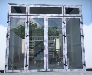 Mẫu cửa nhôm kính Xingfa màu đen ghi đẹp