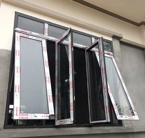 Mẫu cửa nhôm kính Xingfa màu đen ghi đẹp
