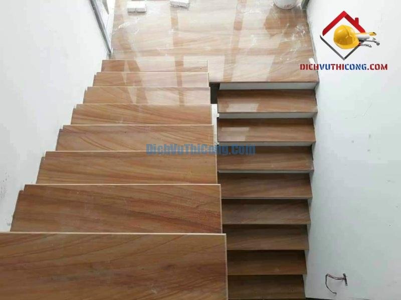 mau-da-cau-thang-8-dichvuthicong