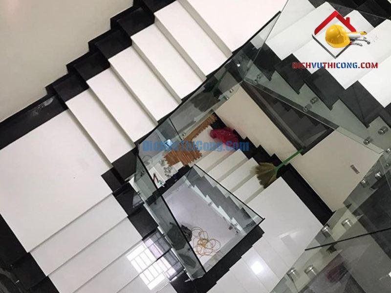 mau-da-cau-thang-dep-2023-1-dichvuthicong