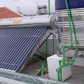 sua-chua-may-nuoc-nong-nang-luong-mat-troi