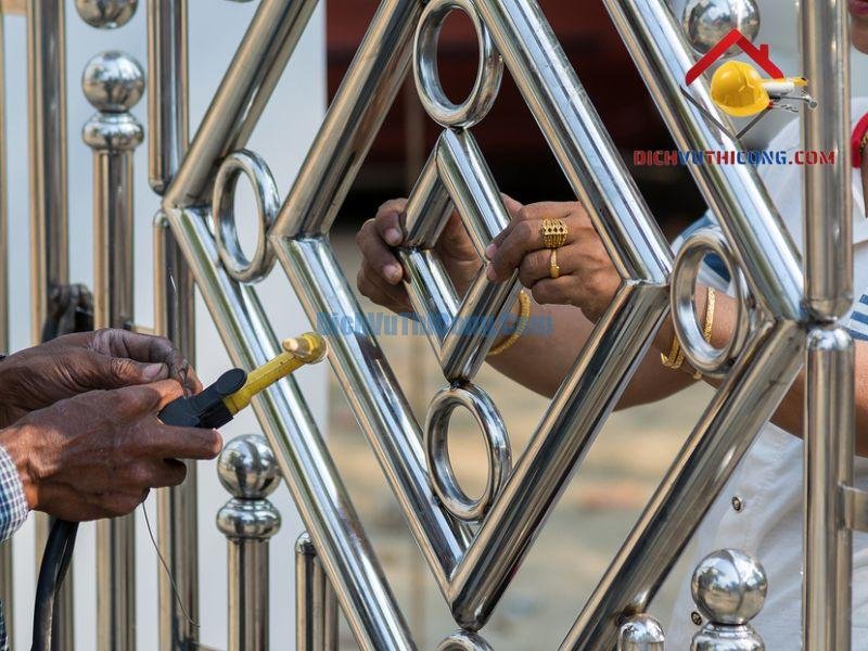 thi-cong-inox-quan-12-dichvuthicong-1