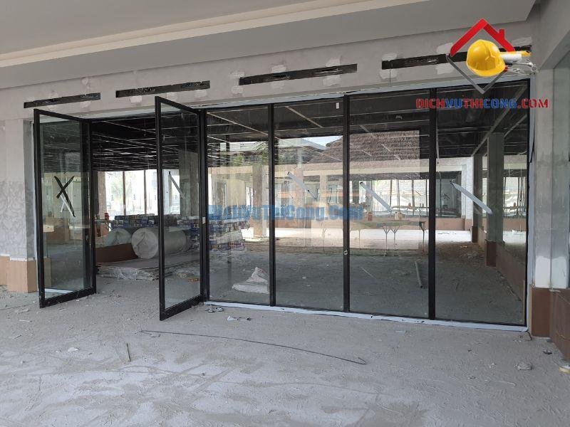 thi-cong-nhom-kinh-hoc-mon-dichvuthicong-3